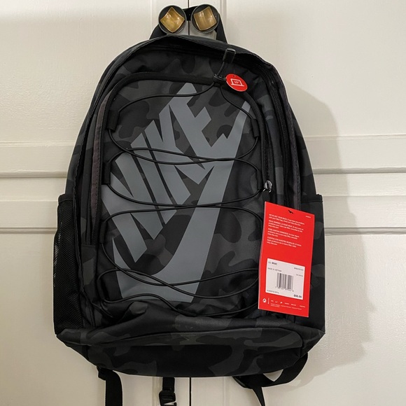 nike backpack with laptop compartment